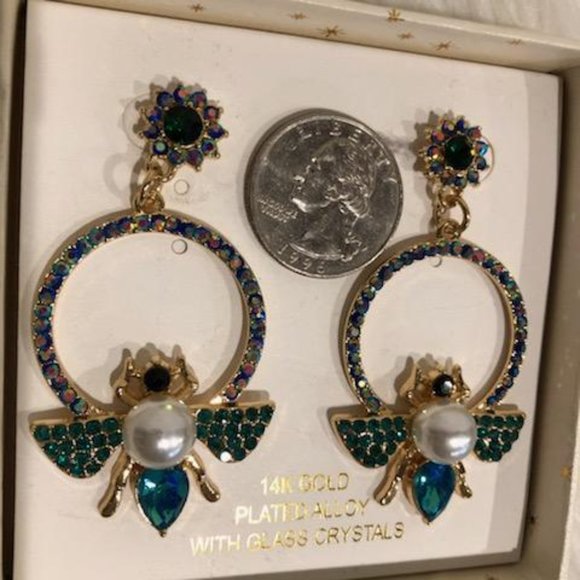 Eye Candy Bee Statement Earrings - Picture 4 of 9